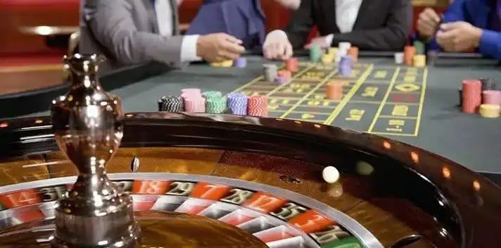 Người chơi tận hưởng trải nghiệm cá cược thể thao và casino trực tuyến trên di động với xosomien